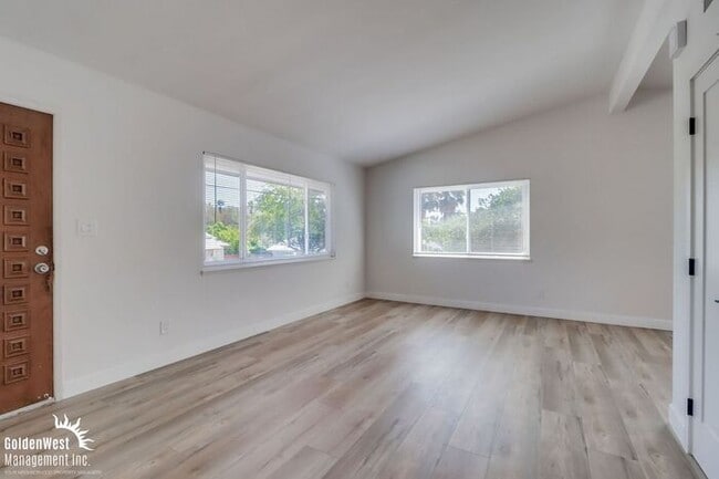 Building Photo - Charming 3Bdm 2Ba Home in Spring Valley!
