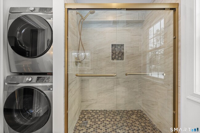 Building Photo - 167 North Ave