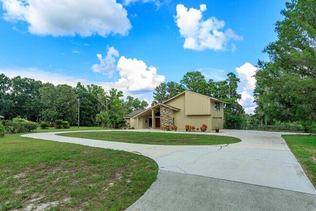 Building Photo - 8728 FL-33
