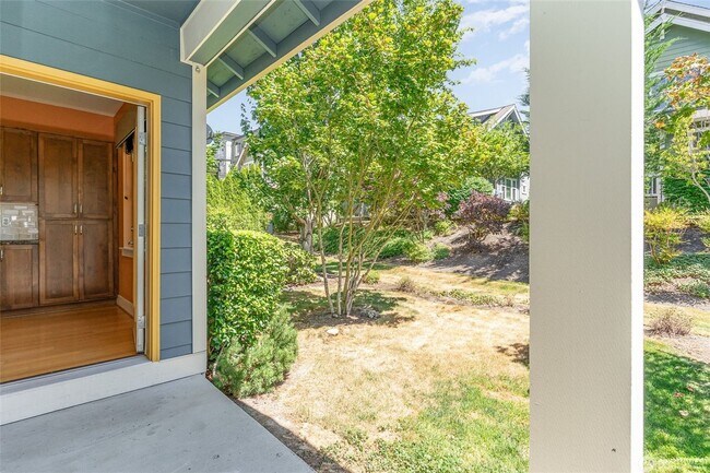 Building Photo - 2Bd/2.5Ba Issaquah Home