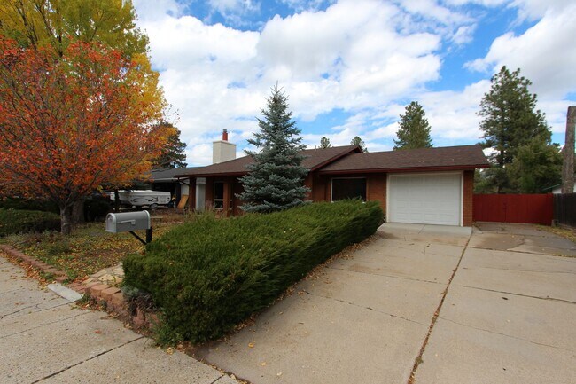 Primary Photo - Back on the Market! Single-Level Flagstaff...