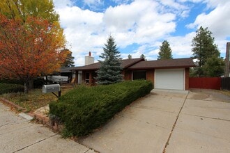 Building Photo - Single-Level Flagstaff Home | Mountain Vie...