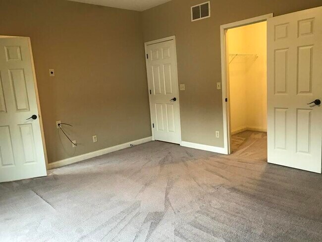 Building Photo - 8425 Treybrooke Pl