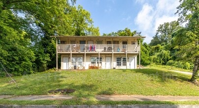 Building Photo - 2329 Dodson Ave
