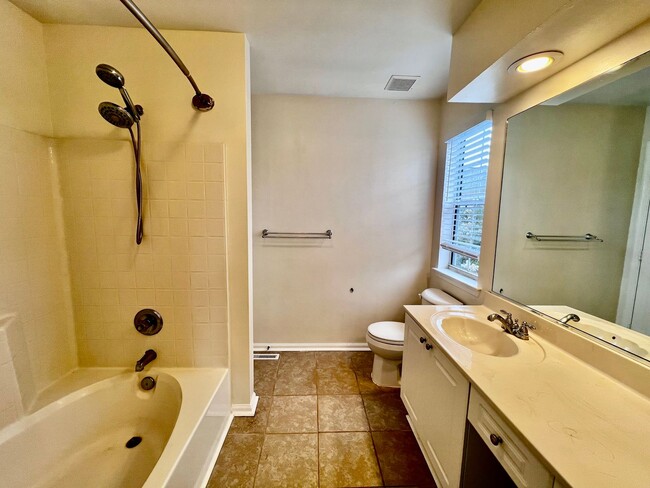 Building Photo - Stunning Castleton Condo