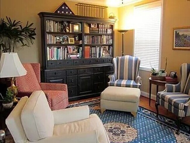 Building Photo - 3 bedroom 3 bath home in downtown Columbia with private serene patio