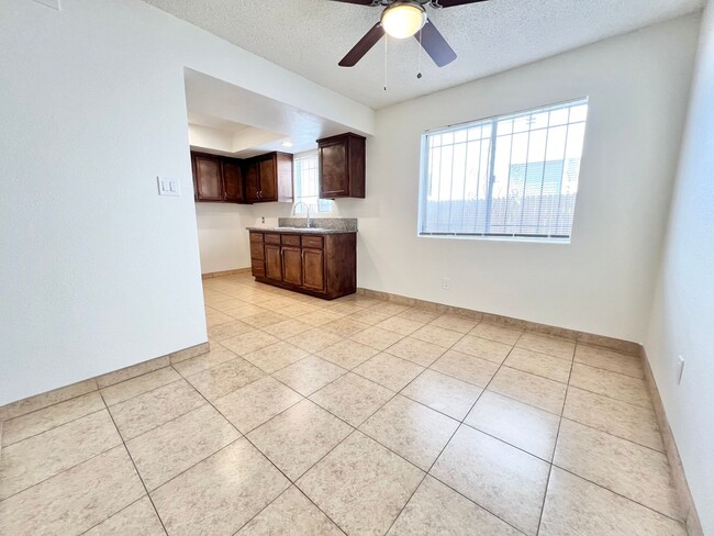 Building Photo - Beautiful First floor 3 bedroom Rose Park ...