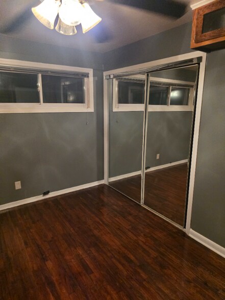 Building Photo - 528 Camrose Dr