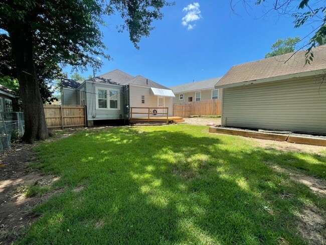 Building Photo - South Highland Newley Remodeled Gem! Won’t...