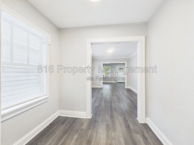 Building Photo - 3310 Tracy Ave