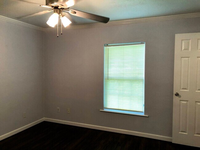 Building Photo - 168 Varsity Cir