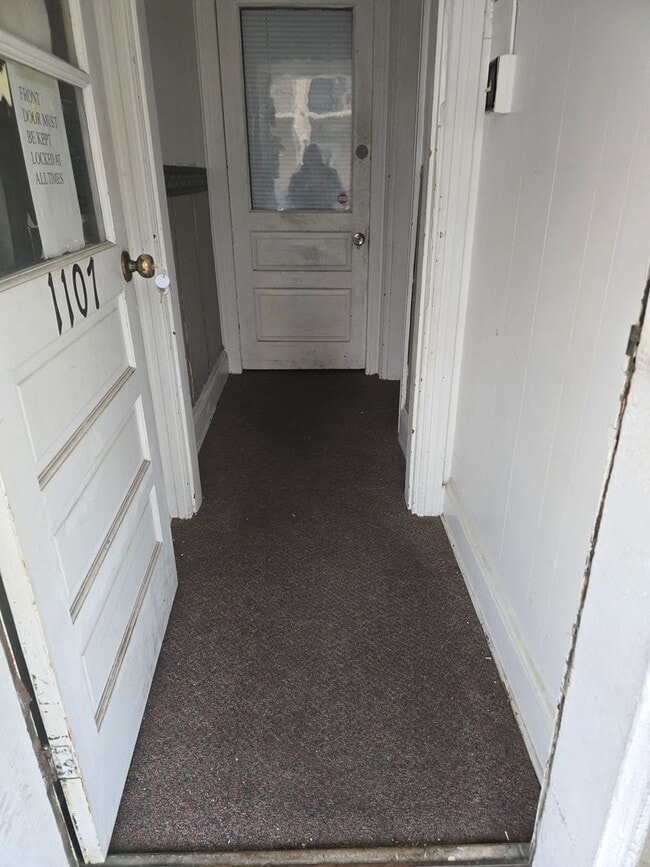 Building Photo - 1107 W King St