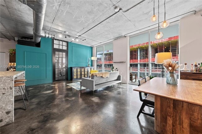 Building Photo - 444 NE 30th St