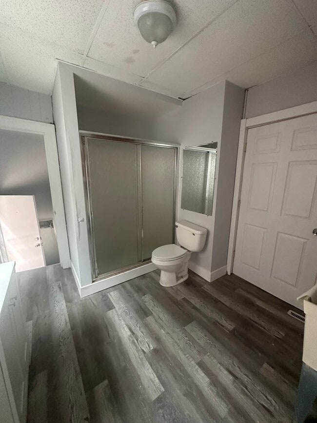 Building Photo - 4bd Single Lakeshore Blvd Area Section 8