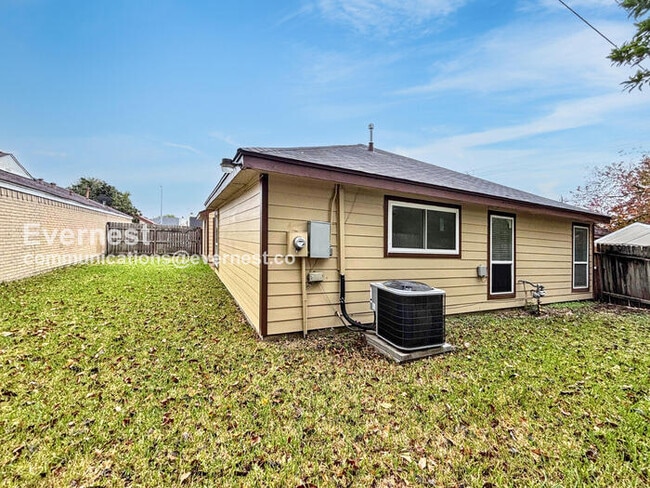 Building Photo - 8534 Dawnridge Dr