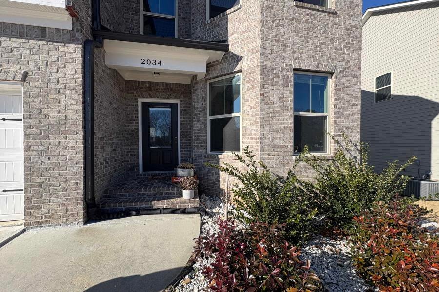Building Photo - 2034 Brittlebank Ln