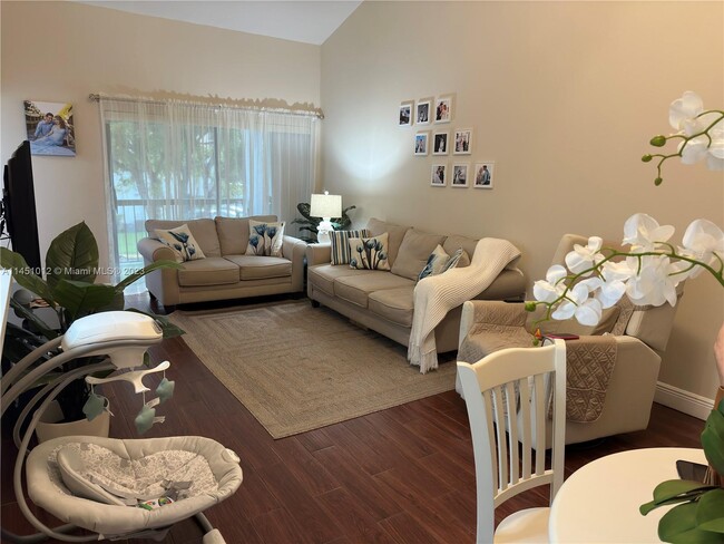 Primary Photo - 9417 Fontainebleau Blvd