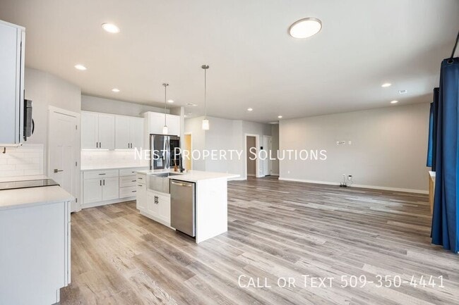 Building Photo - 909 5th Ave NE