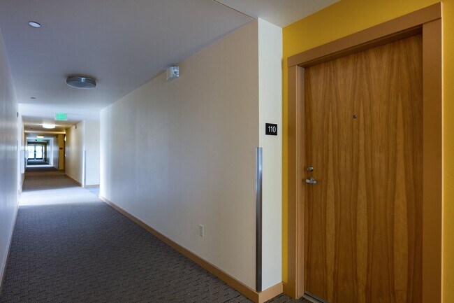 Building Photo - 228 S Cottonwood, Unit #110