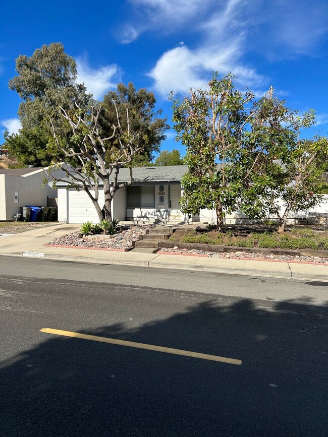 Primary Photo - Poway 3 Br 2 ba - Central location - EZ Fr...