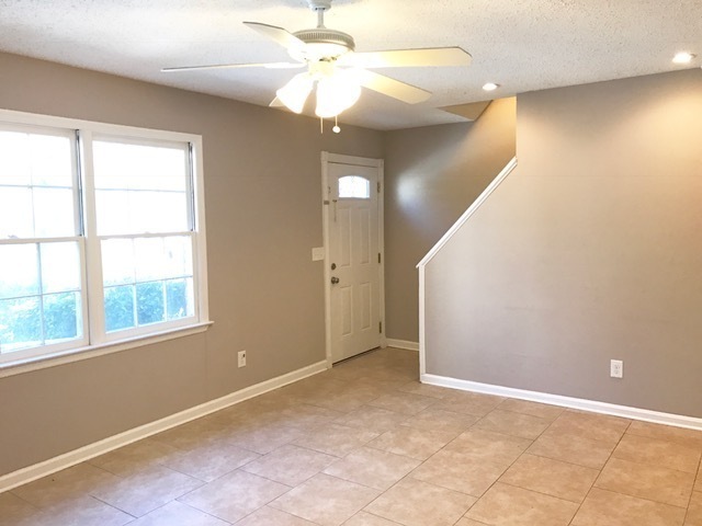 Building Photo - LIlburn 2 Bed/2.5 Bath End Unit Townhouse!...