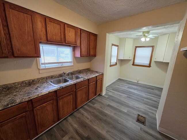 Building Photo - 804 Aberdeen St