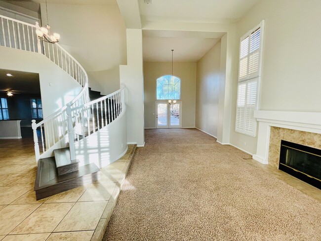 Building Photo - COMING SOON: Hardwood floors, freshly pain...