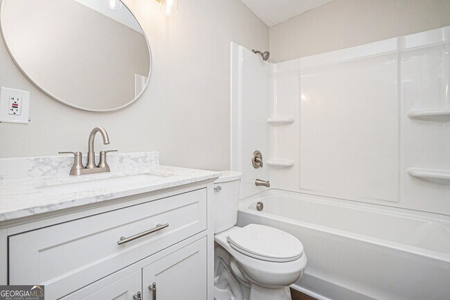 Building Photo - 846 Mell Ct S E