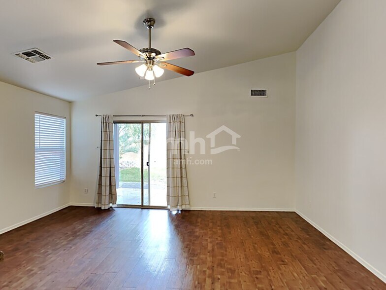 Building Photo - 1303 N Balboa Dr