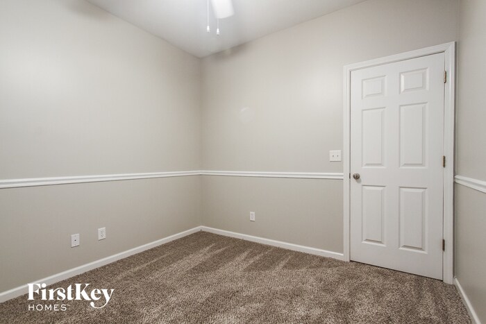 Building Photo - 1545 Old Thicket Ct
