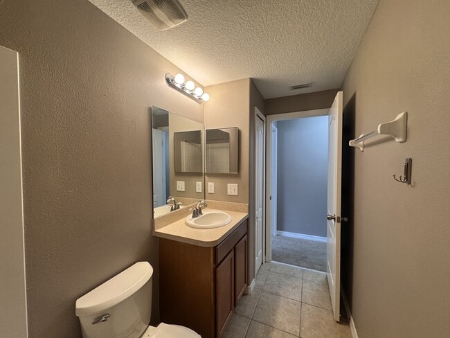 Building Photo - Summerfield Townhome