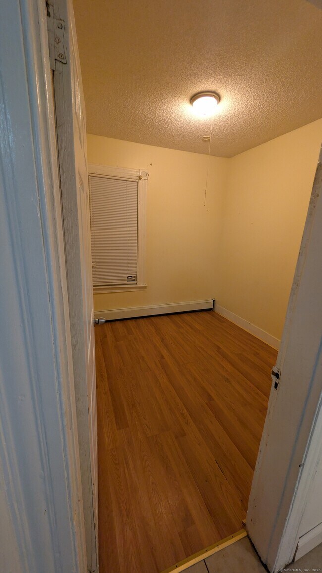 Building Photo - 83 Lounsbury Ave