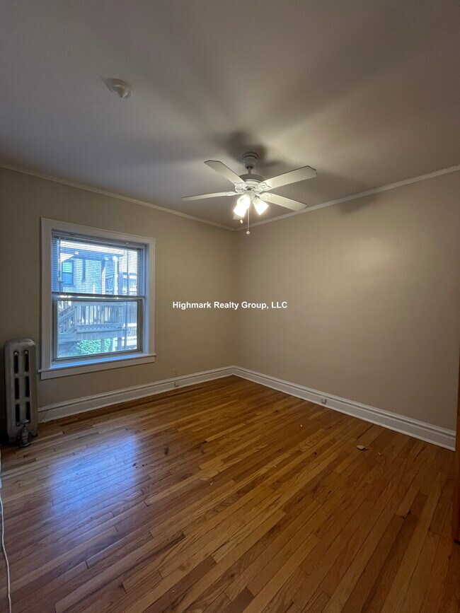 Building Photo - 910 Reba Pl