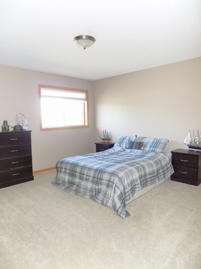 Building Photo - 9136 Goodrich Dr