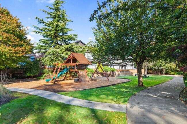 Building Photo - Rainier View Court Townhomes - Contemporar...