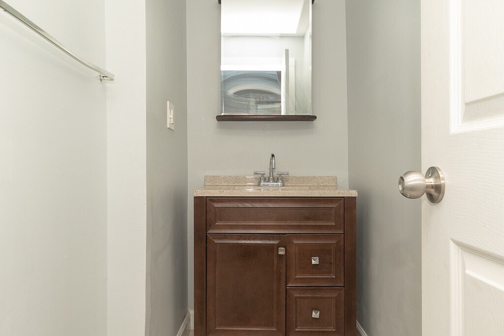 Building Photo - 2968 N Ridgeway Ave