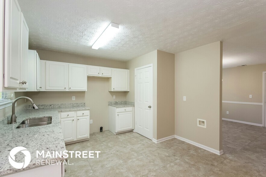 Building Photo - 4406 Gladewood Run
