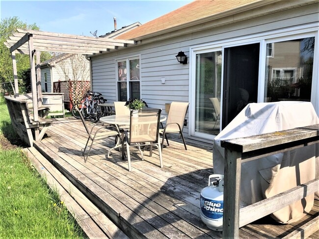 Building Photo - 41 Bedford Rd