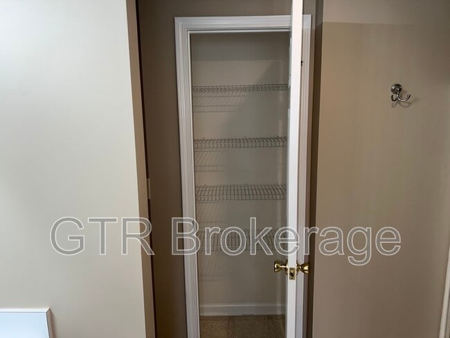 Building Photo - 162 Haven Oak Way