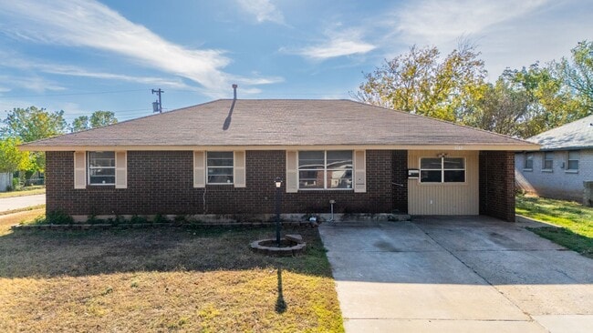 Building Photo - Cute 4 bedroom House