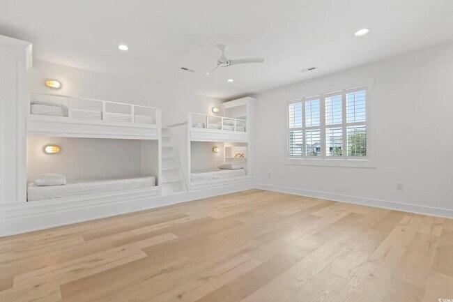 Building Photo - 1100 Whispering Winds Dr