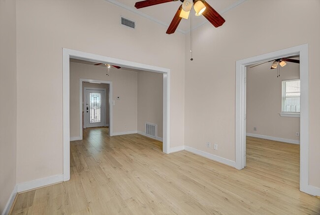 Building Photo - 1017 11th St
