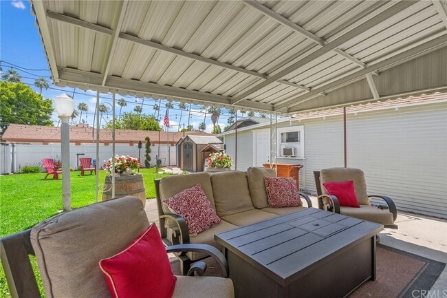 Building Photo - 926 N San Gabriel Ave