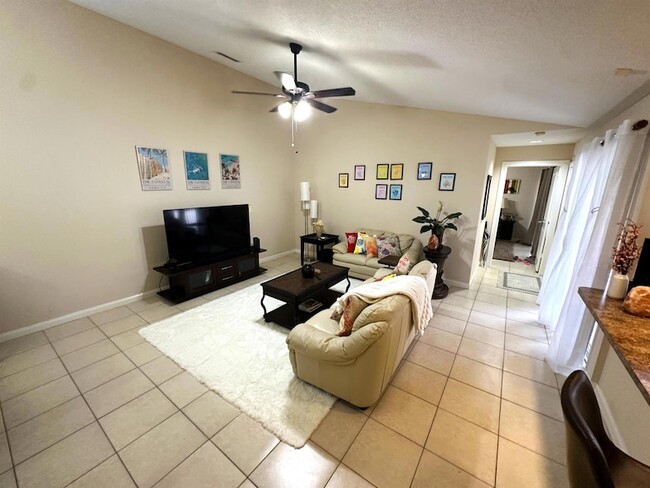Building Photo - 1702 Silverleaf Oak Ct