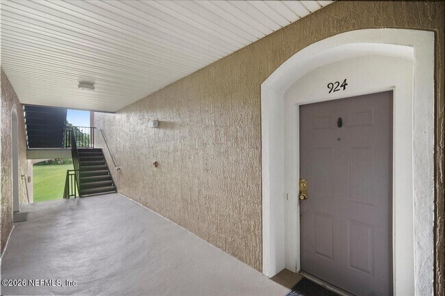 Building Photo - 10550 Baymeadows Rd