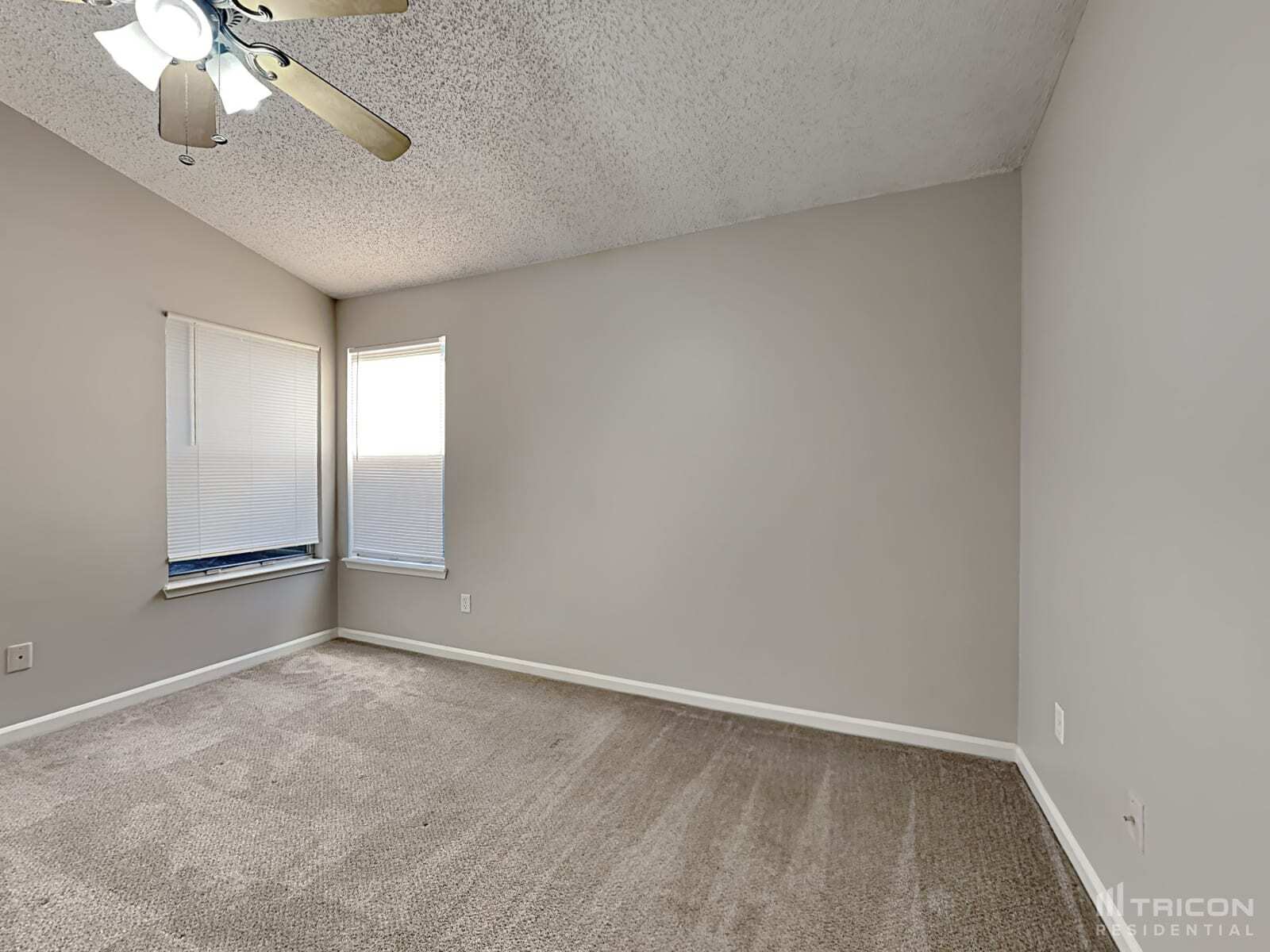 Building Photo - 2600 Malibu Cir