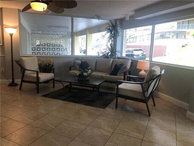 Building Photo - 1161 Hillsboro Mile