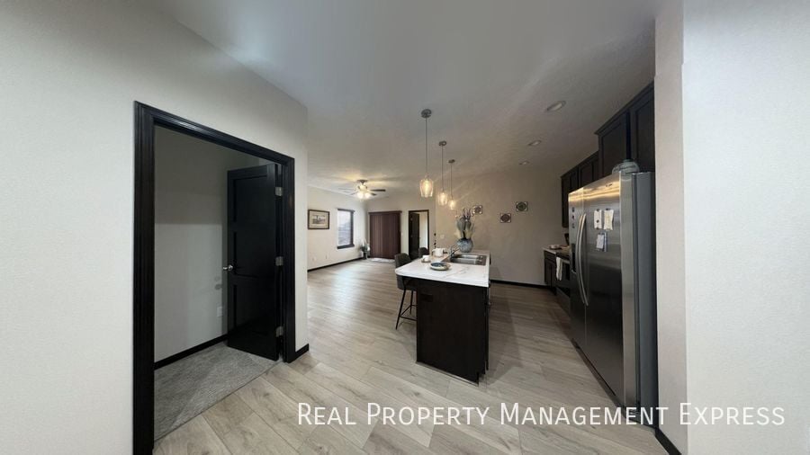 Building Photo - Spacious 3 Bed 2 Bath Townhome