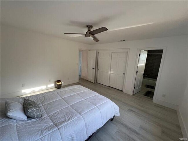 Building Photo - Stunning Lakefront Retreat in Gated Canyon...