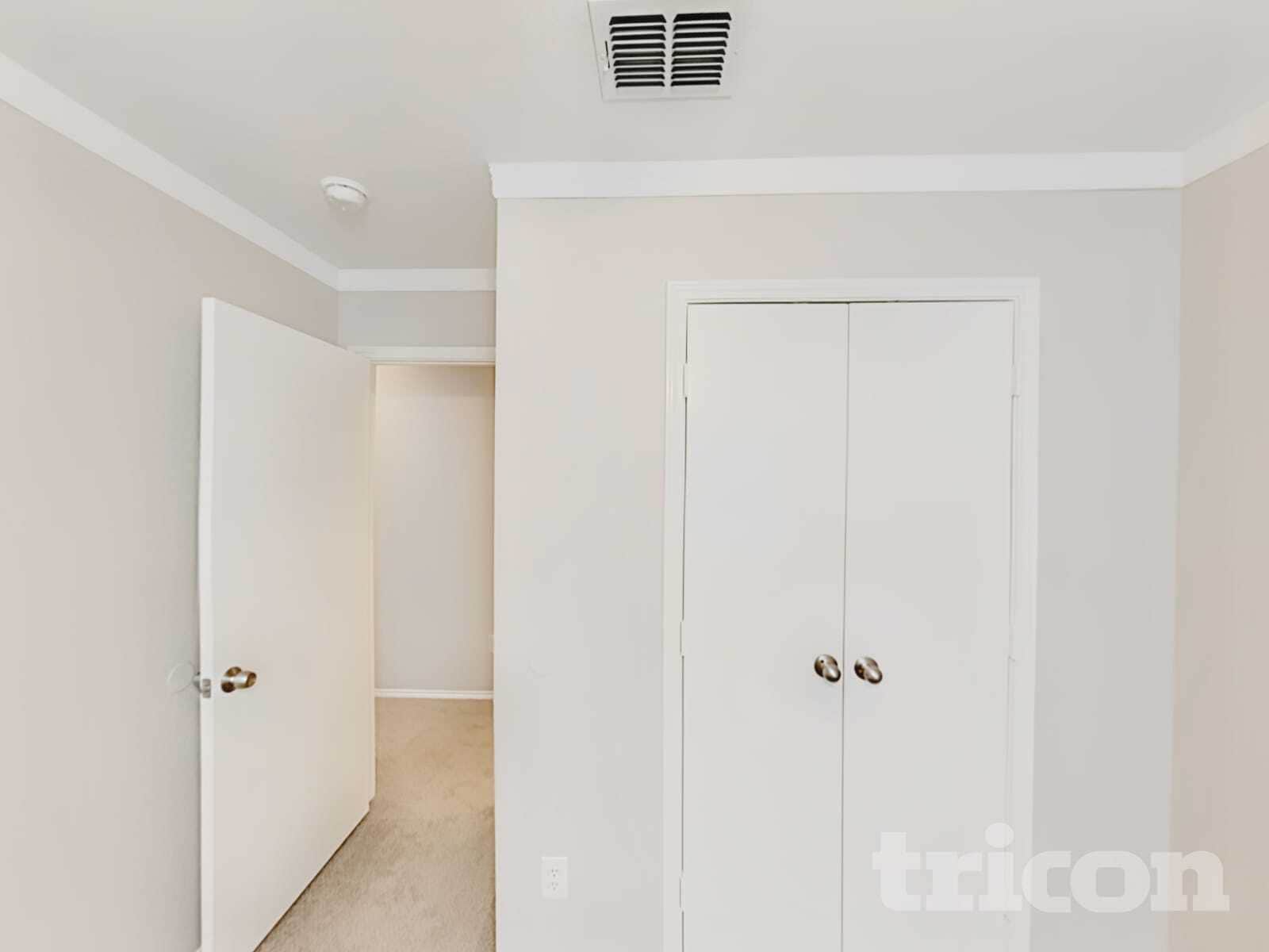 Building Photo - 1300 Pine Ln